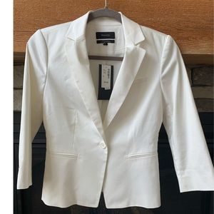 Women’s white blazer/suit jacket